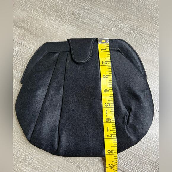 Ande- Vintage - black medium clutch- no chain- clasp- shell shaped- minimalist - Picture 3 of 6